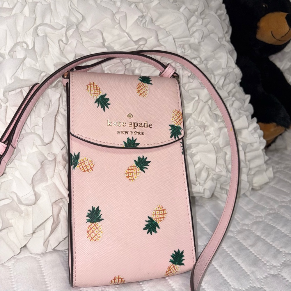 Kate Spade Staci Pineapple North South Crossbody in Light Pink- Excellent cond